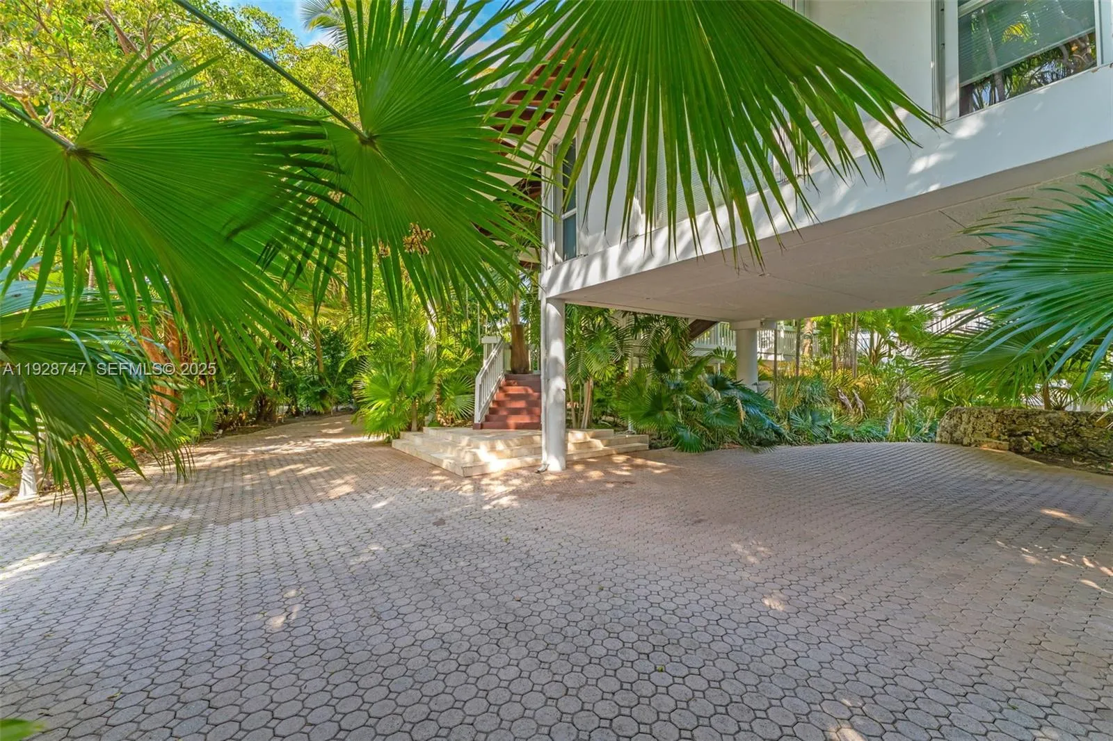 655 N Mashta Dr, Key Biscayne FL 33149