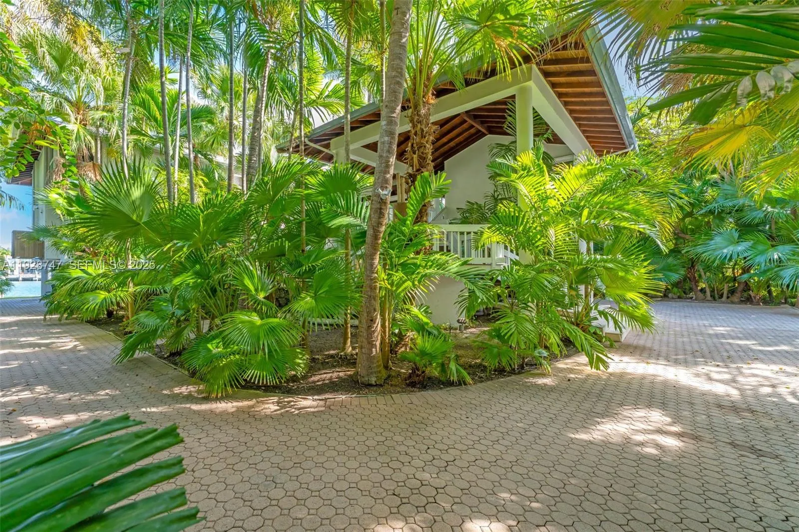 655 N Mashta Dr, Key Biscayne FL 33149
