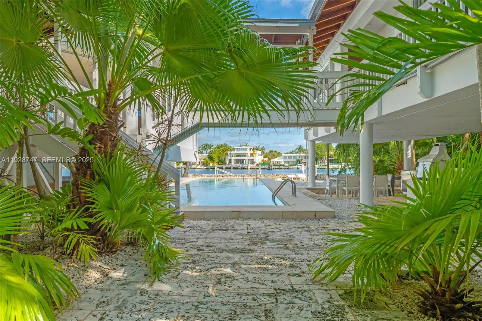 655 N Mashta Dr, Key Biscayne FL 33149