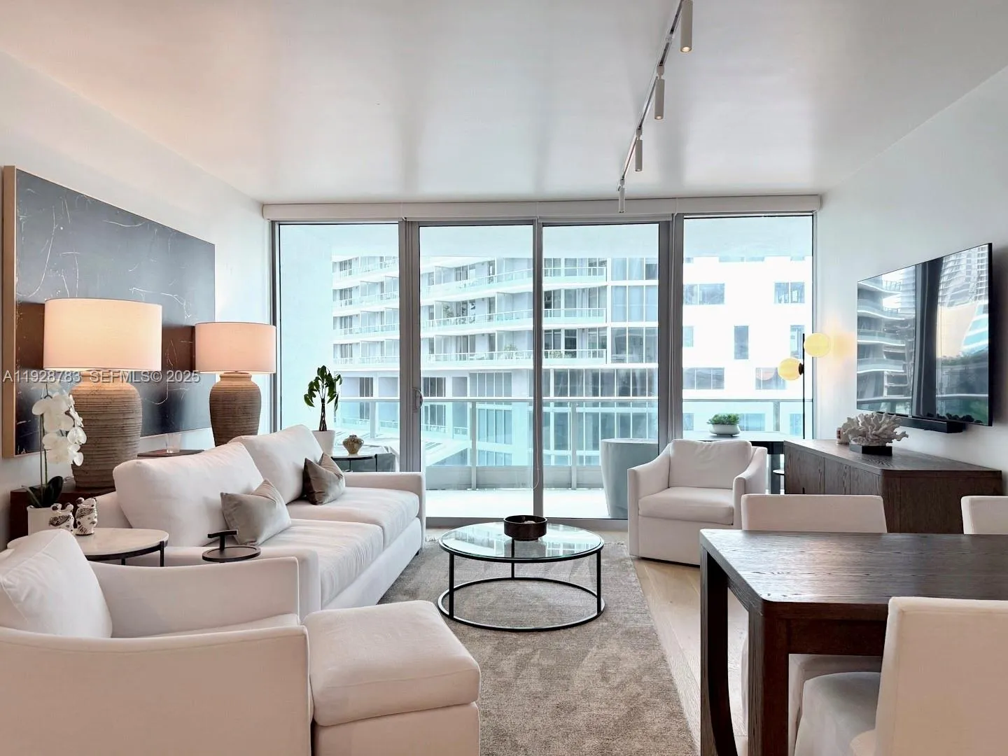 1 bedroom 1 bath for sale at 1331 Brickell Bay Dr # 506, Miami FL 33131