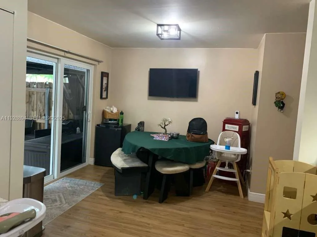 15228 SW 111th St, Miami FL 33196