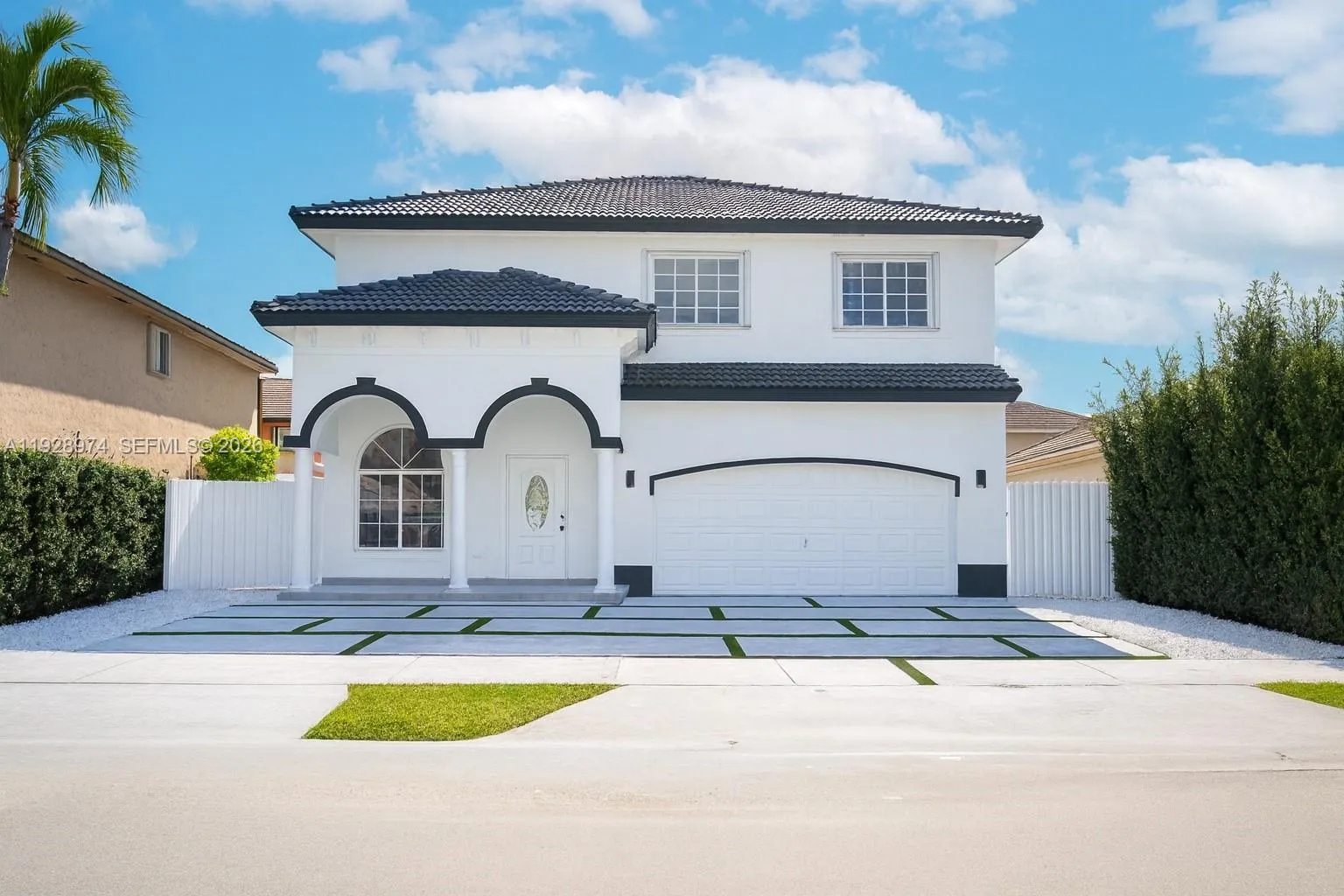 5 bedroom 3 bath for sale at 15064 SW 30th Ter, Miami FL 33185