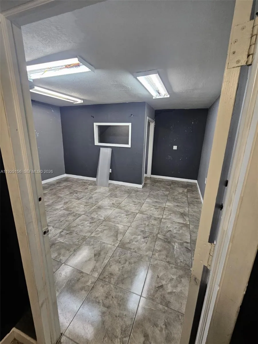 6175 NW 167th St # G18, Hialeah FL 33015