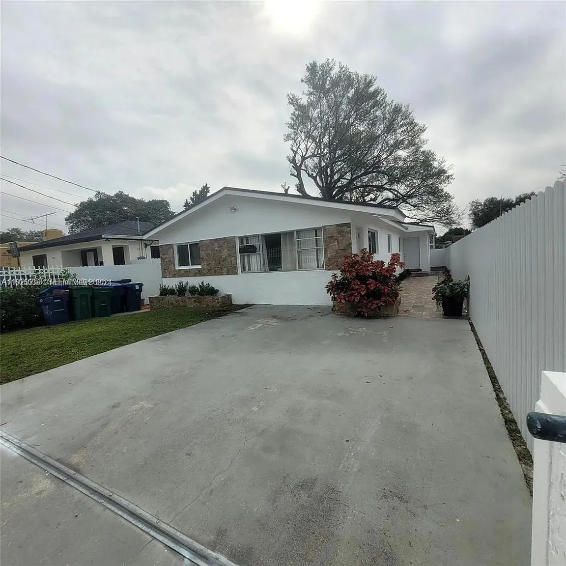 2126 NW 47th Ter, Miami FL 33142