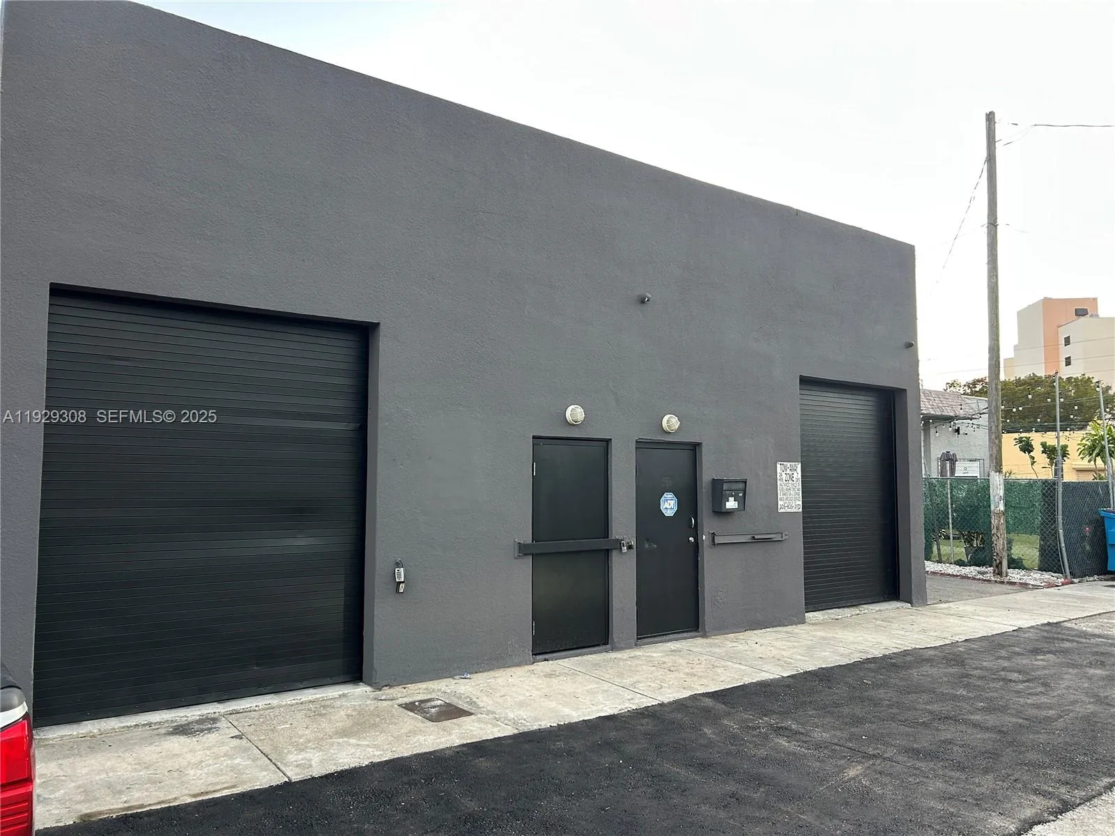 670 NW 23rd St, Miami FL 33127