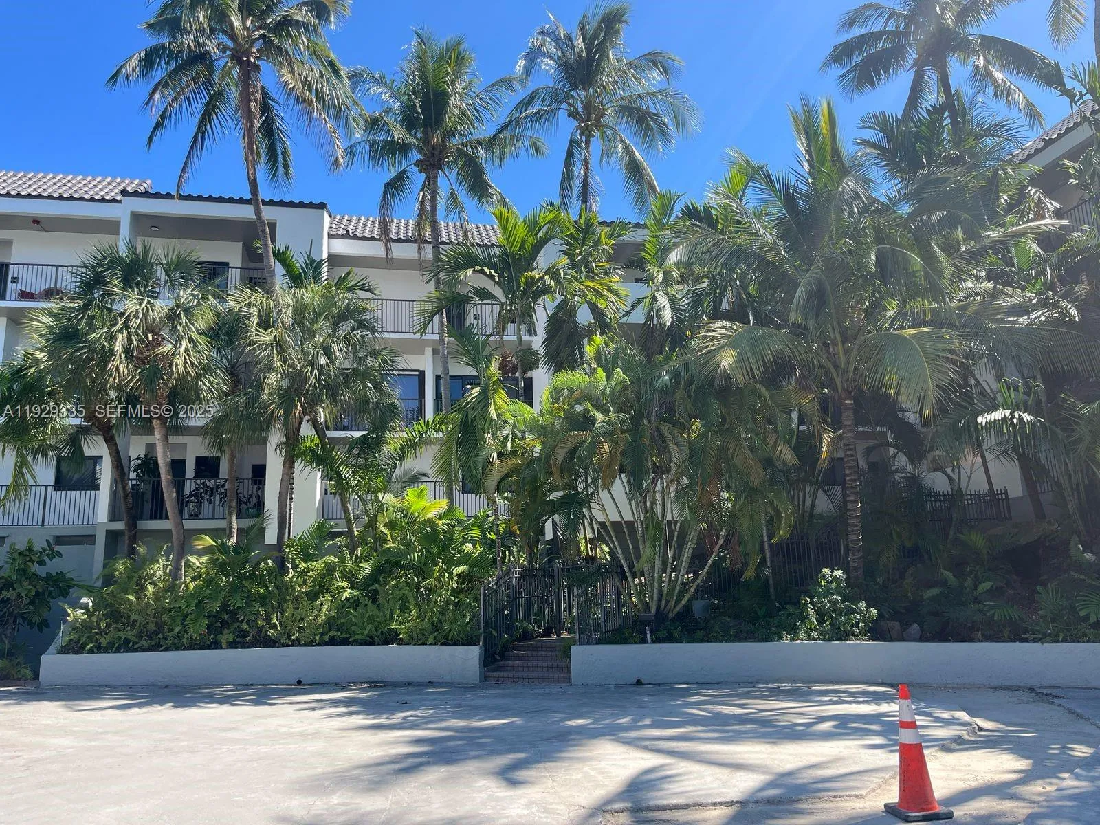 2 bedroom 2 bath for sale at 4000 NE 168th St # 110A, North Miami Beach FL 33160