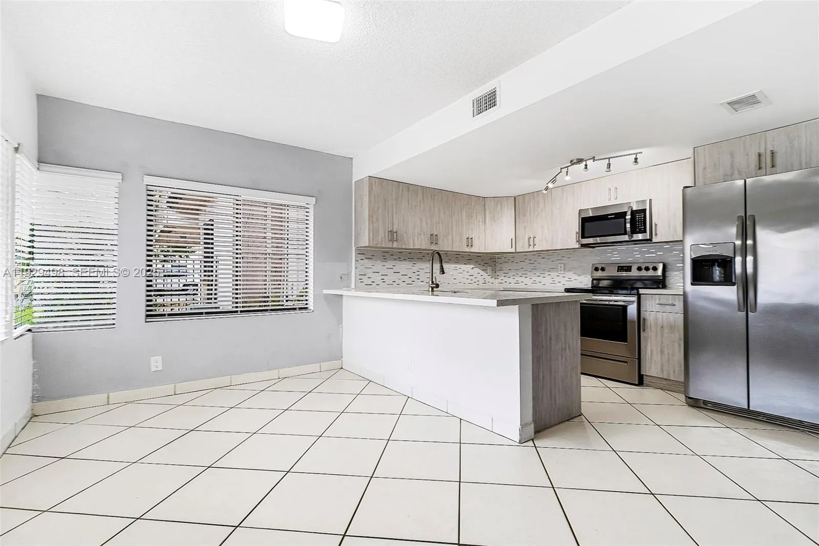 4705 SW 62nd Ave # 104, Davie FL 33314