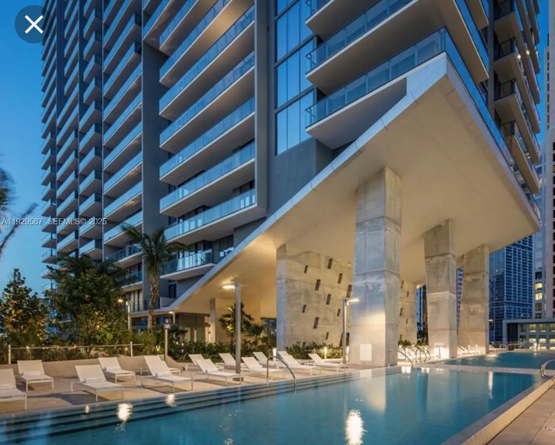2 bedroom 2 bath for sale at 68 SE 6th St # 3401, Miami FL 33131