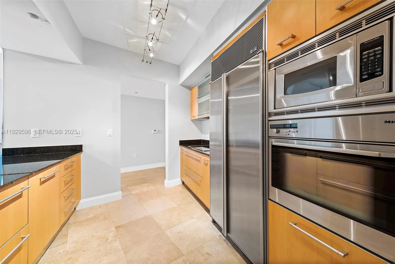 400 Alton Rd # 1805, Miami Beach FL 33139
