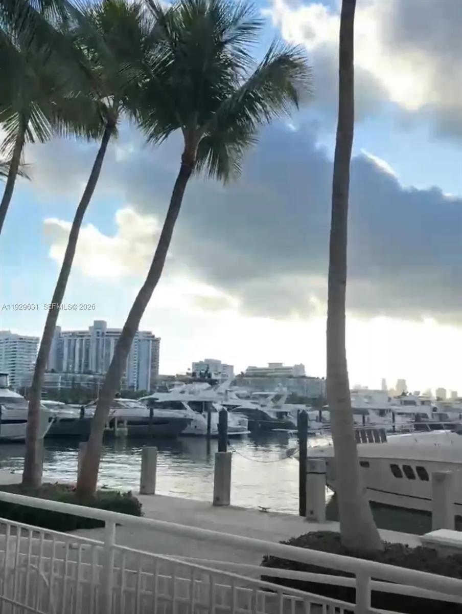 1800 Sunset Harbour Dr, Miami Beach FL 33139