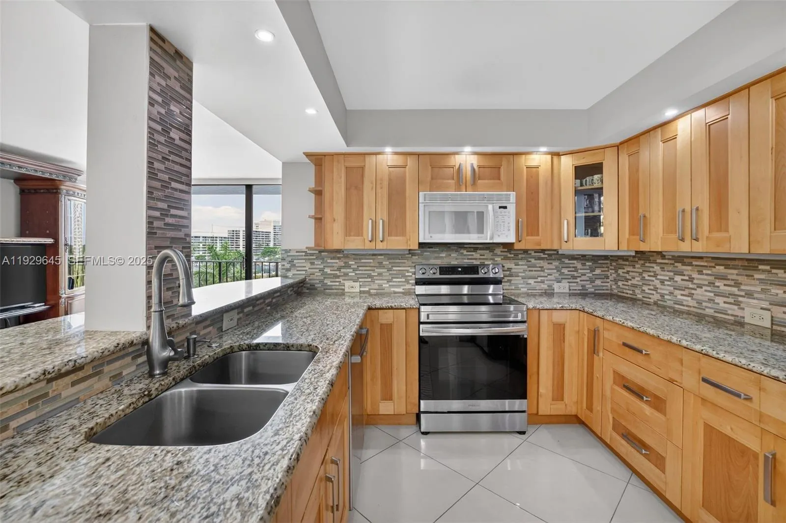 200 Leslie Dr # 707, Hallandale Beach FL 33009