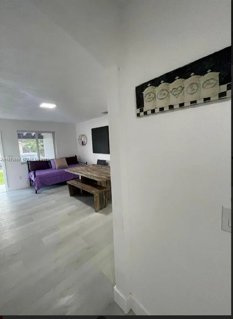 3085 NW 51st St, Miami FL 33142