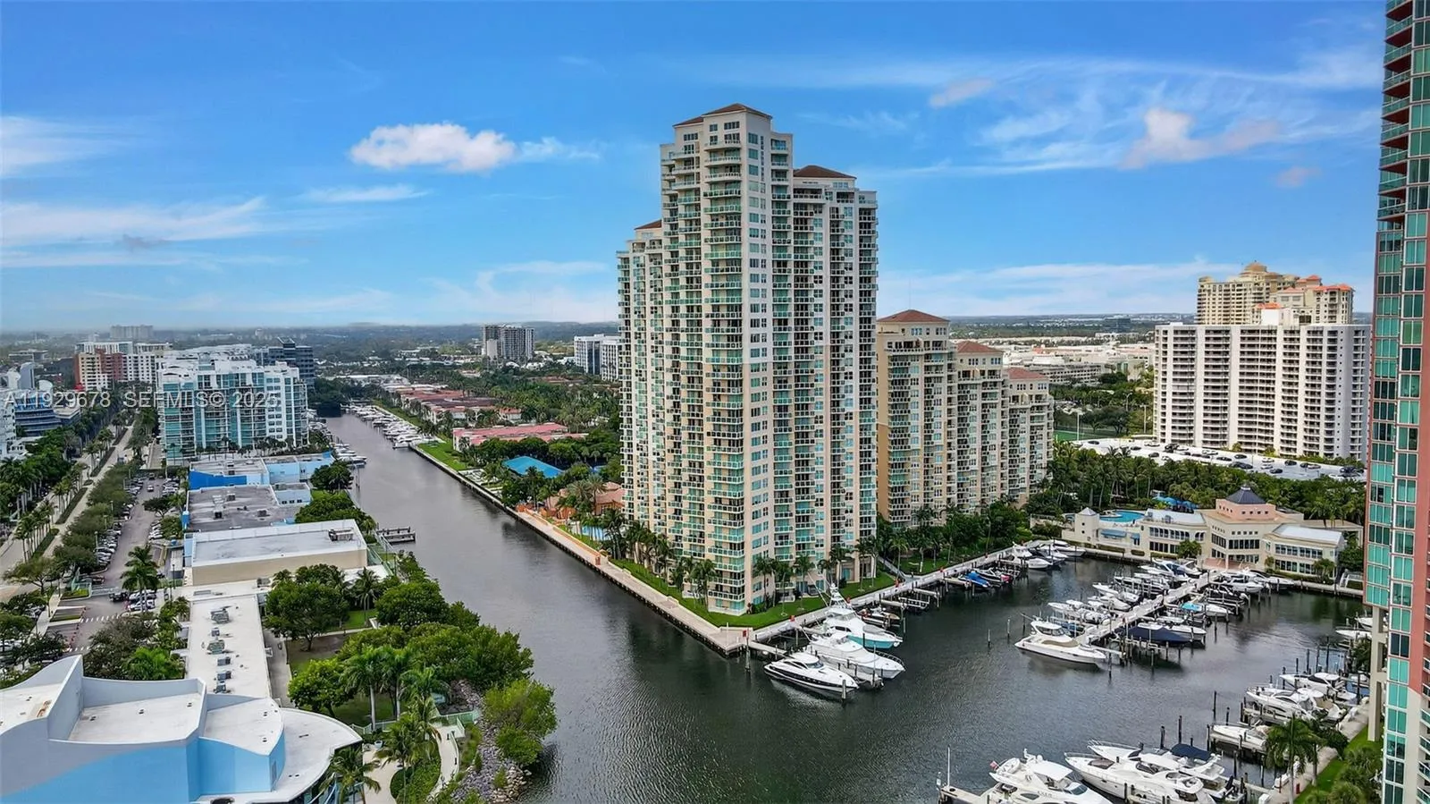 3 bedroom 2 bath for sale at 3330 NE 190th St # 1519, Aventura FL 33180