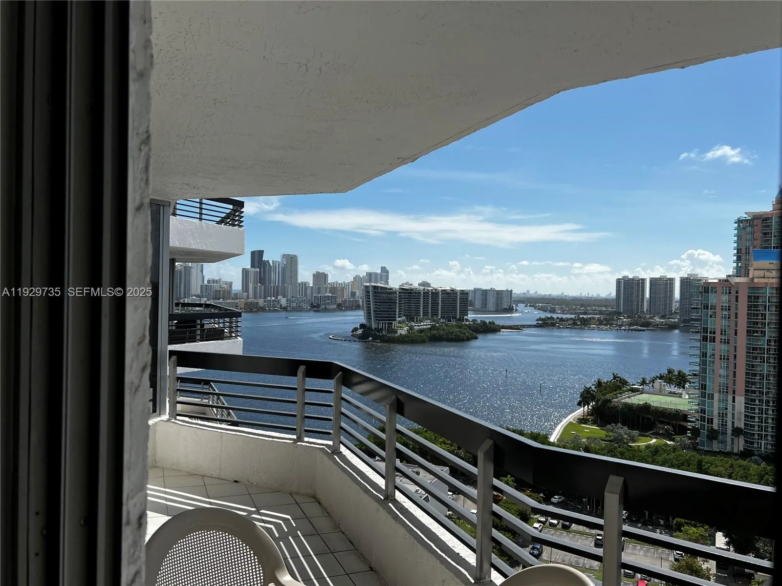 2 bedroom 2 bath for sale at 3400 NE 192nd St # 2102, Aventura FL 33180