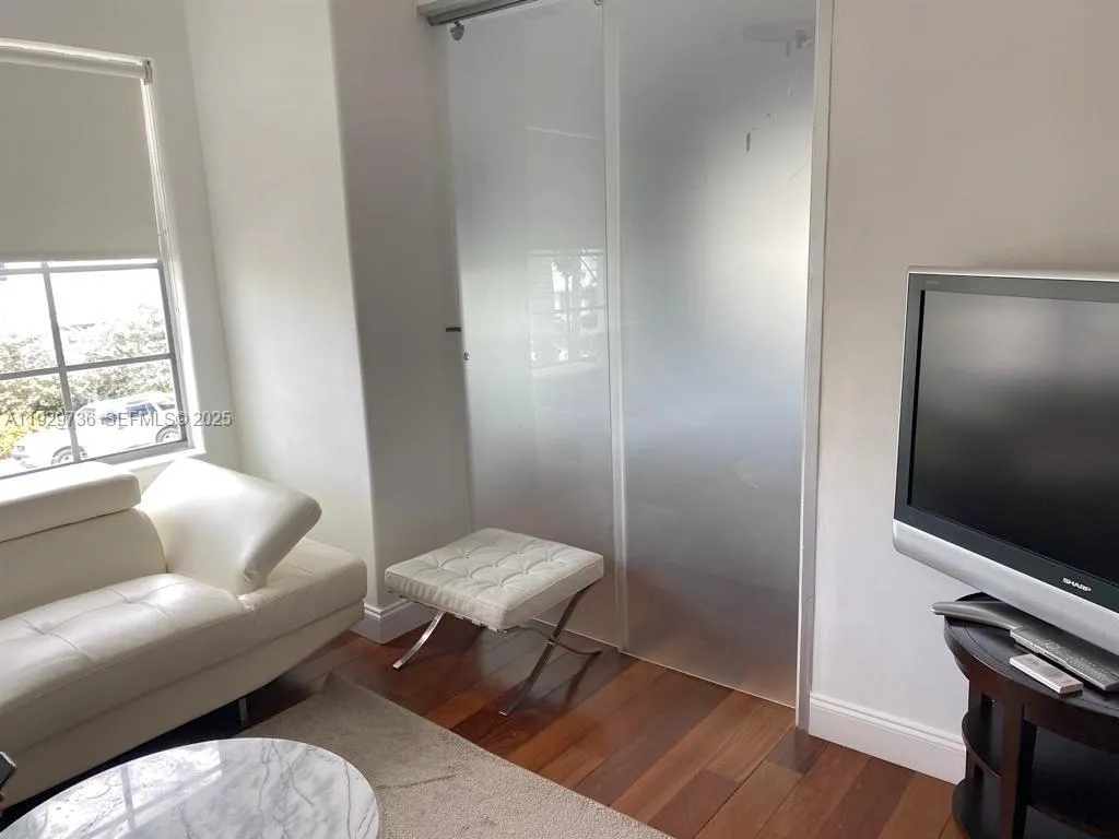 526 15th St # 9, Miami Beach FL 33139