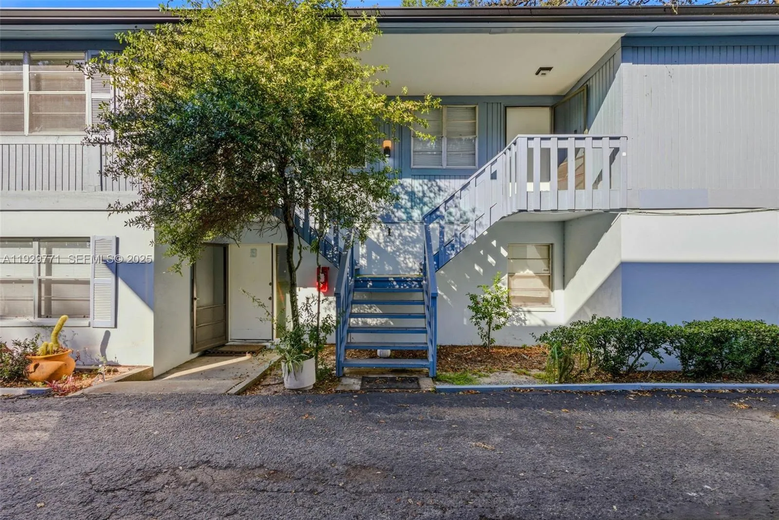 9208 N Connechusett Rd, FL 33617