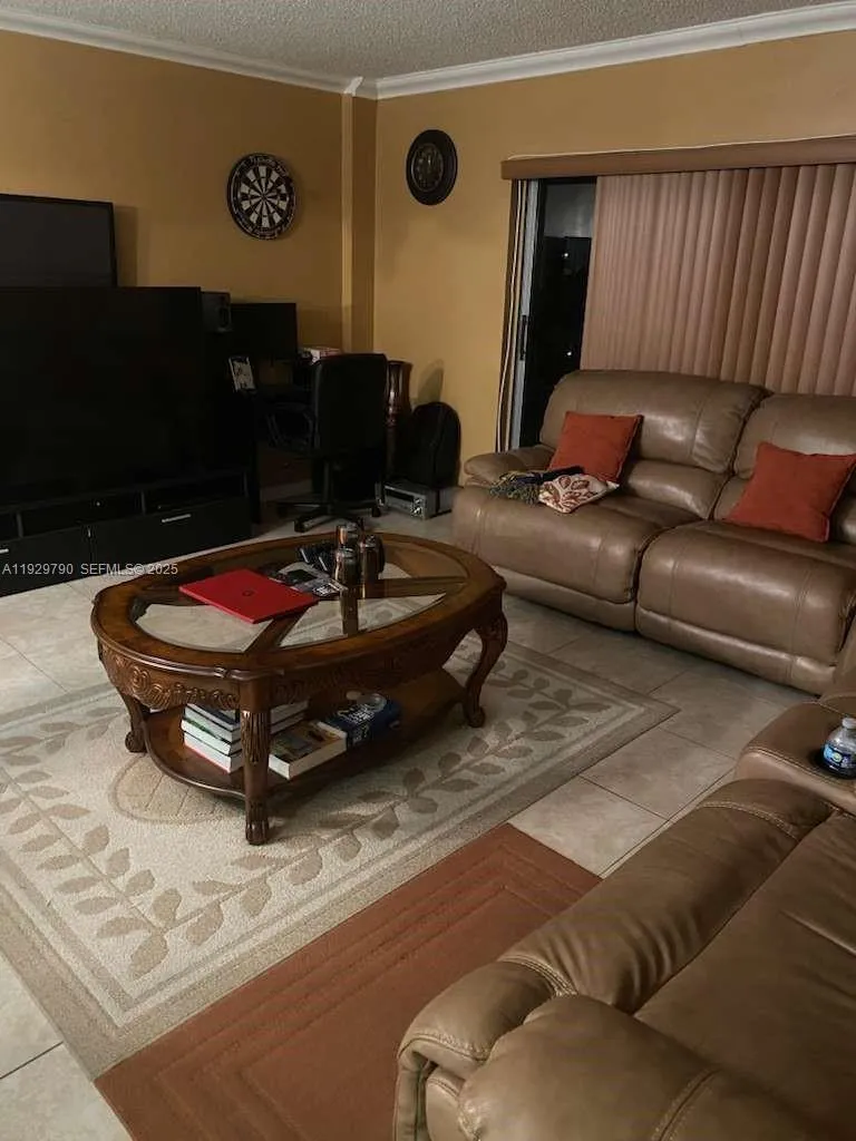 1 bedroom 1 bath for sale at 4174 Inverrary Dr # 605, Lauderhill FL 33319