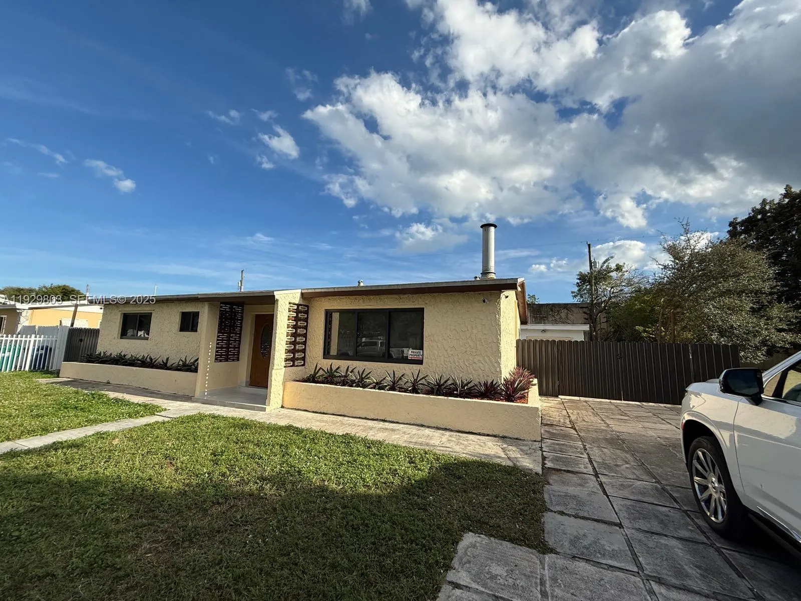 5 bedroom 4 bath for sale at 1270 North Dr, Miami FL 33179