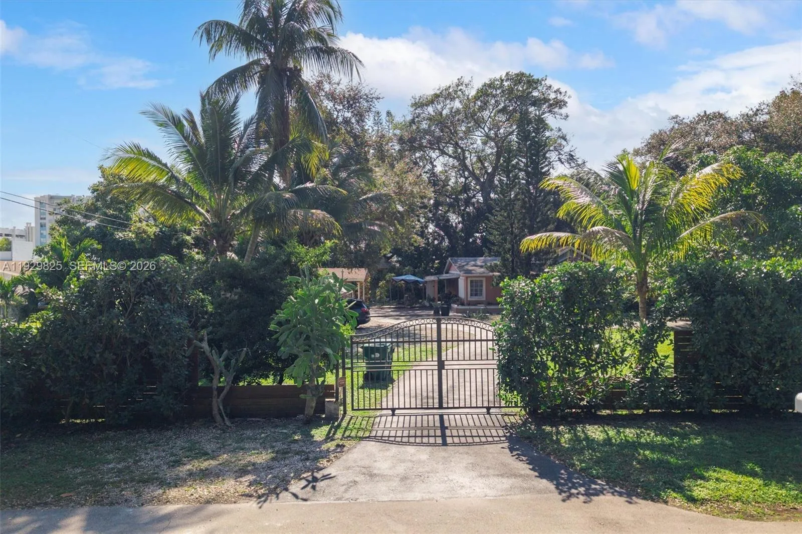 1760 NE 144th St, Miami FL 33181