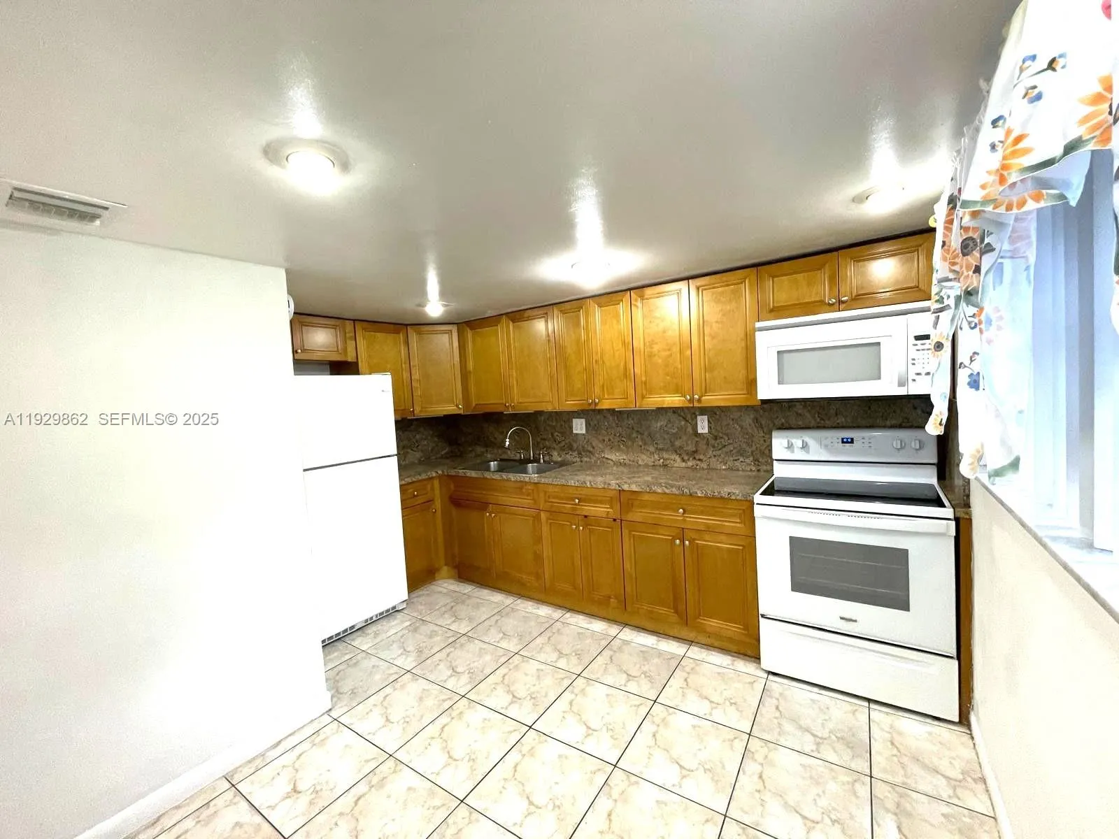 1335 W 68th St # 106, Hialeah FL 33014