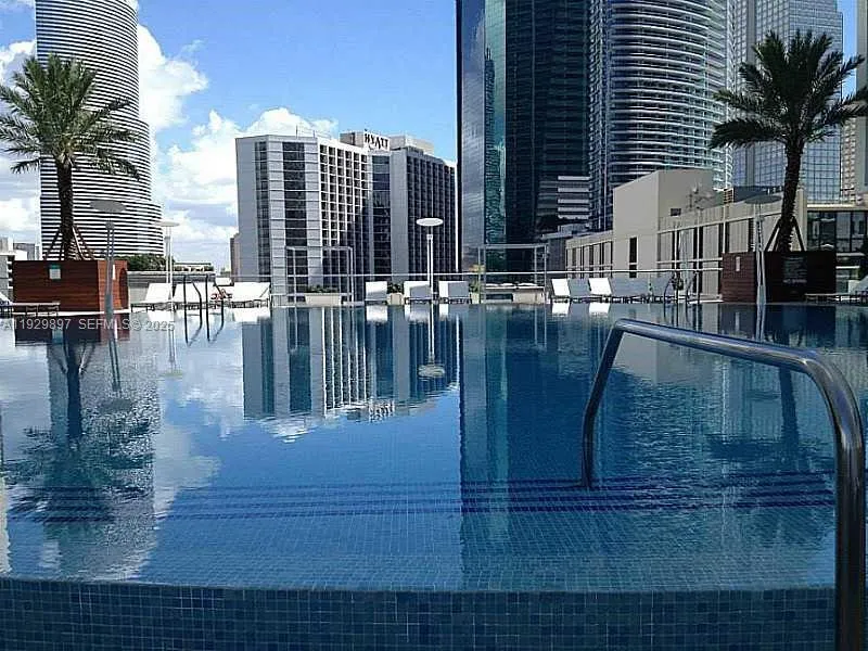 1 bedroom 1 bath for sale at 500 Brickell Ave # 2303, Miami FL 33131
