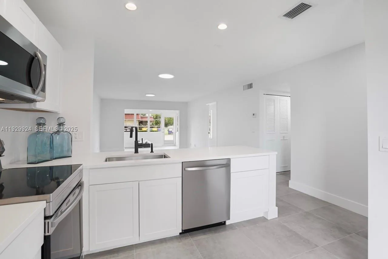 2 bedroom 2 bath for sale at 737 Nantucket Cir # B, Lake Worth FL 33467