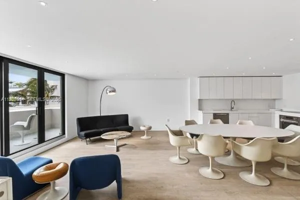 1 bedroom 2 bath for sale at 1800 Collins Ave # 5E, Miami Beach FL 33139