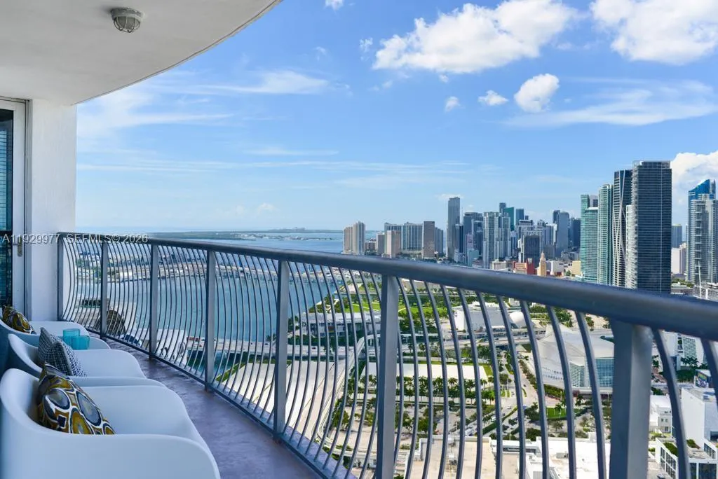 2 bedroom 2 bath for rent at 1750 N Bayshore Dr # 4814, Miami FL 33132