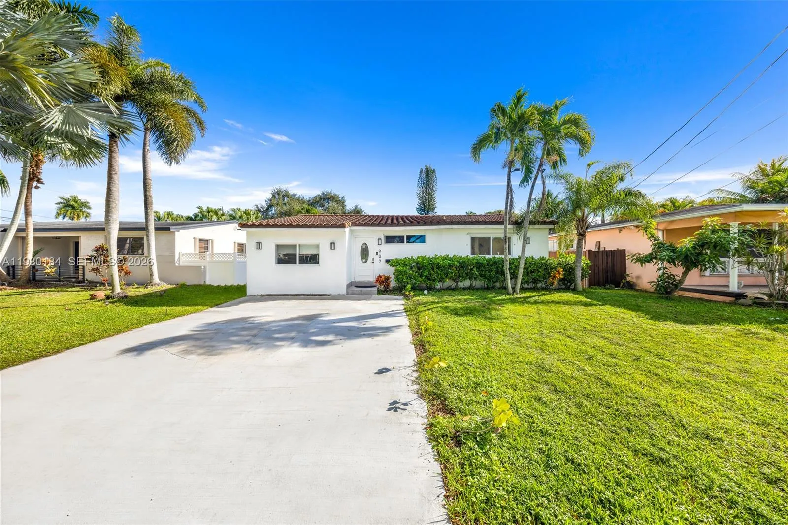 4 bedroom 3 bath for sale at 907 N Park Rd, Hollywood FL 33021