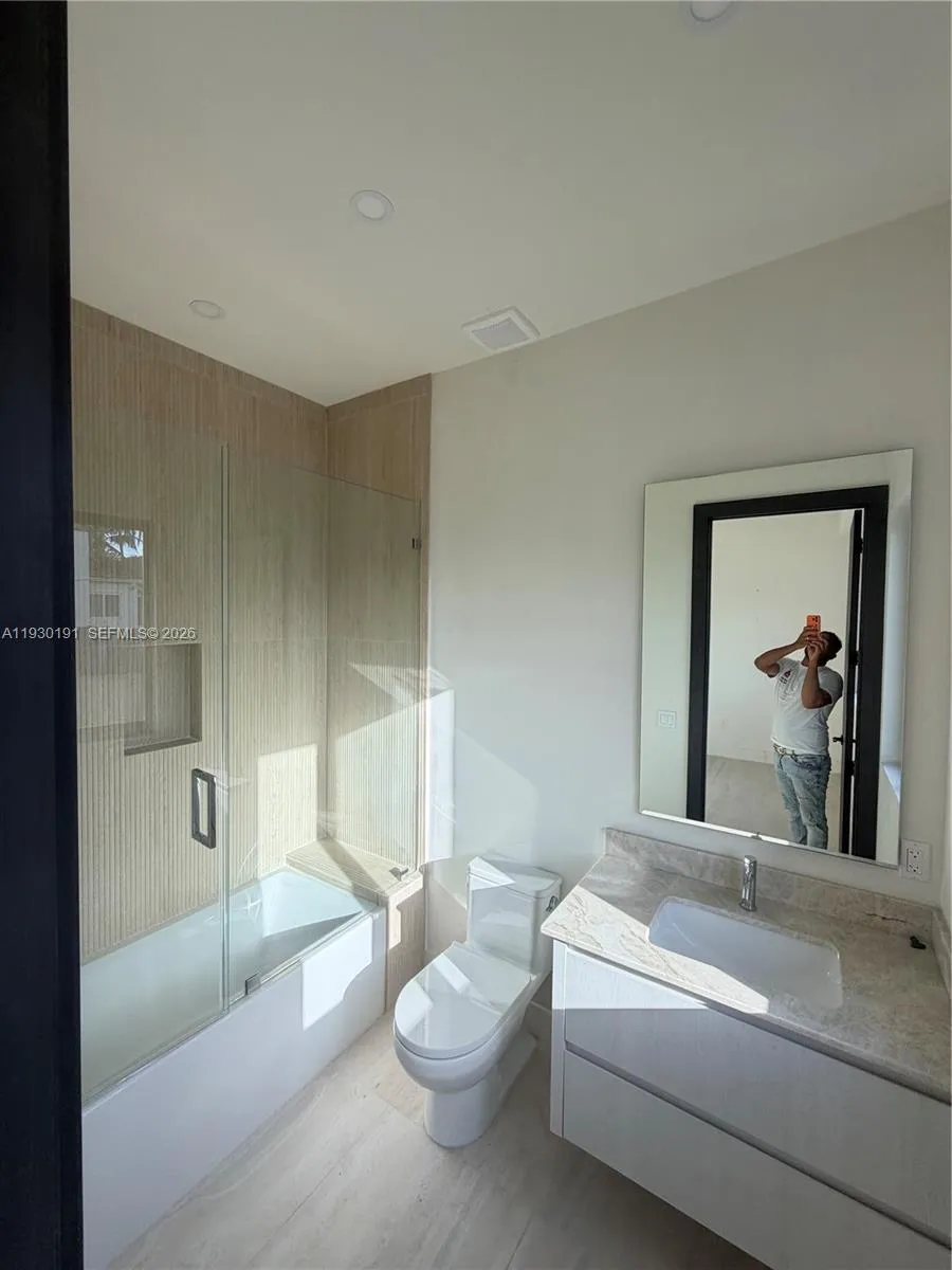 6444 SW 26th St, Miami FL 33155