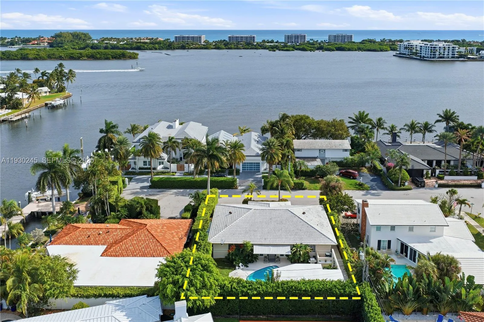 2607 Holy Cross Ln, Lake Worth FL 33460