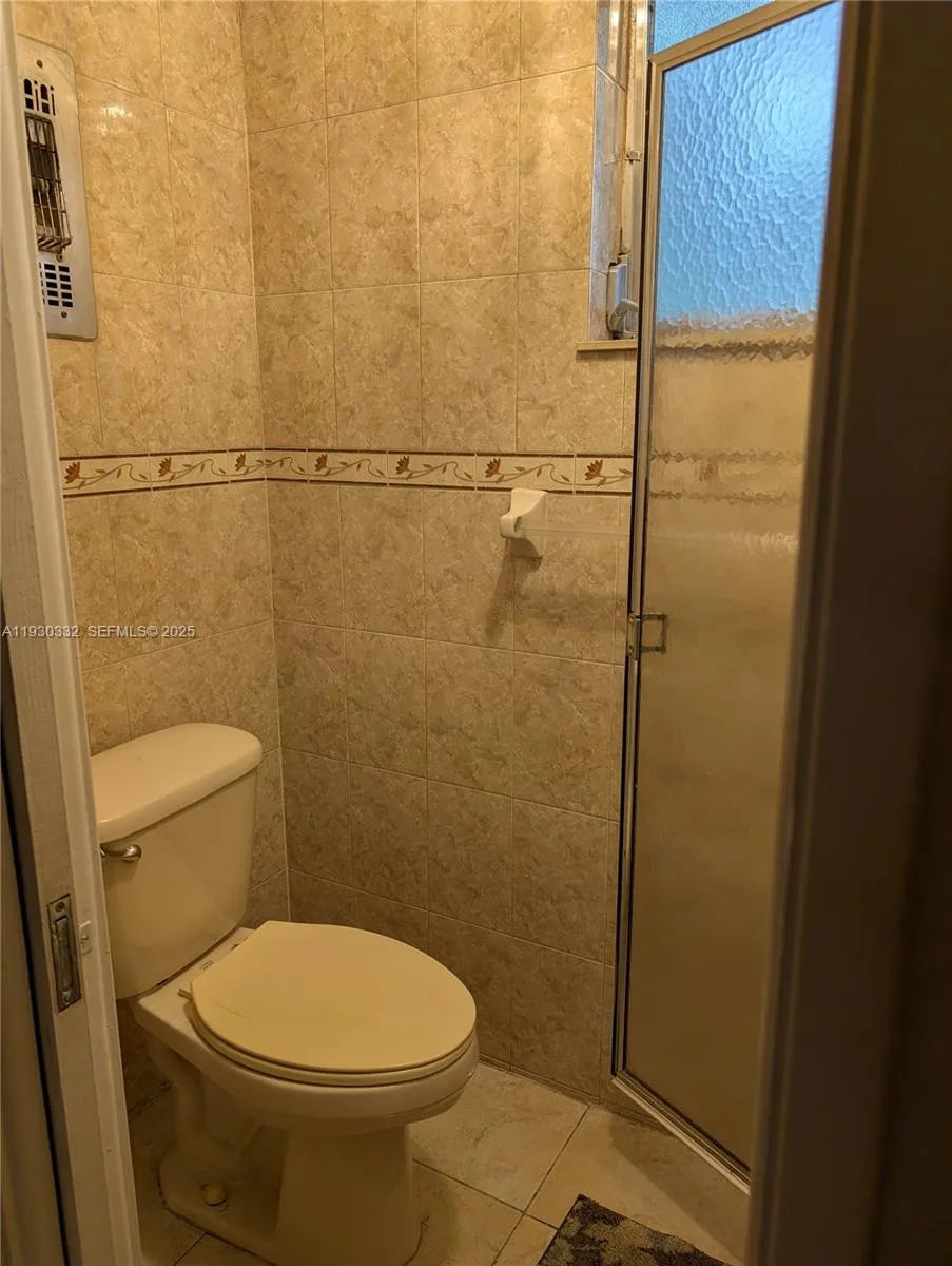4550 NW 43rd St, Lauderdale Lakes FL 33319