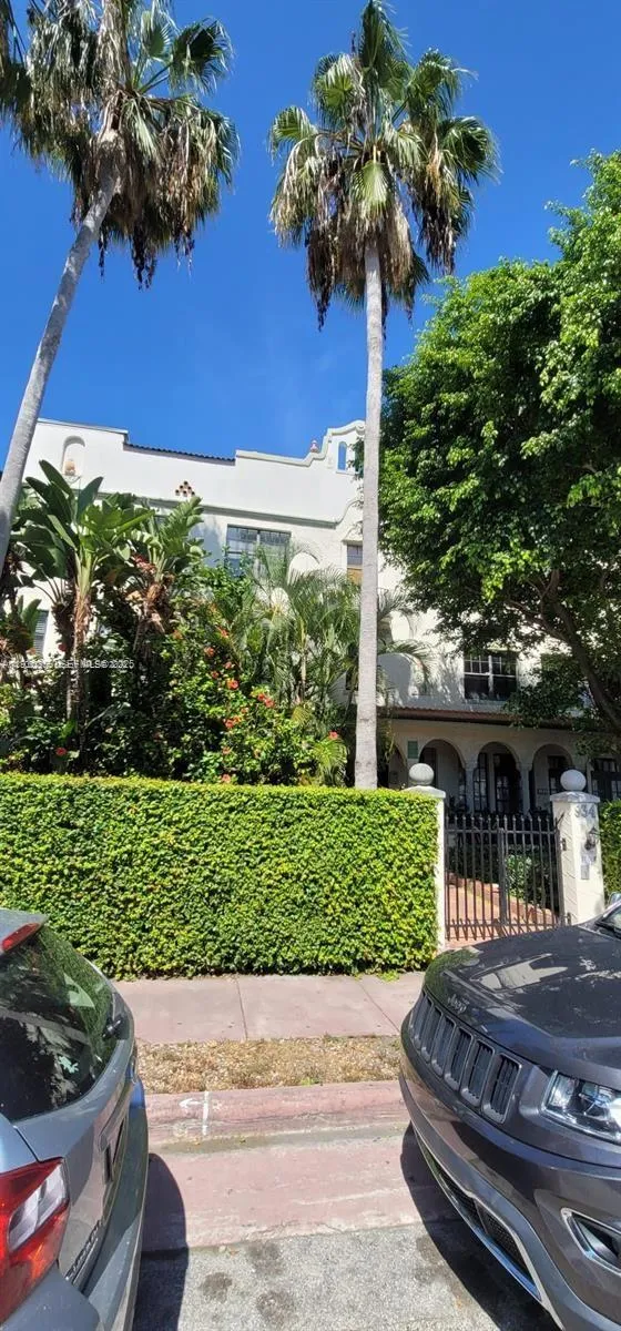 934 Michigan Ave # 302, Miami Beach FL 33139