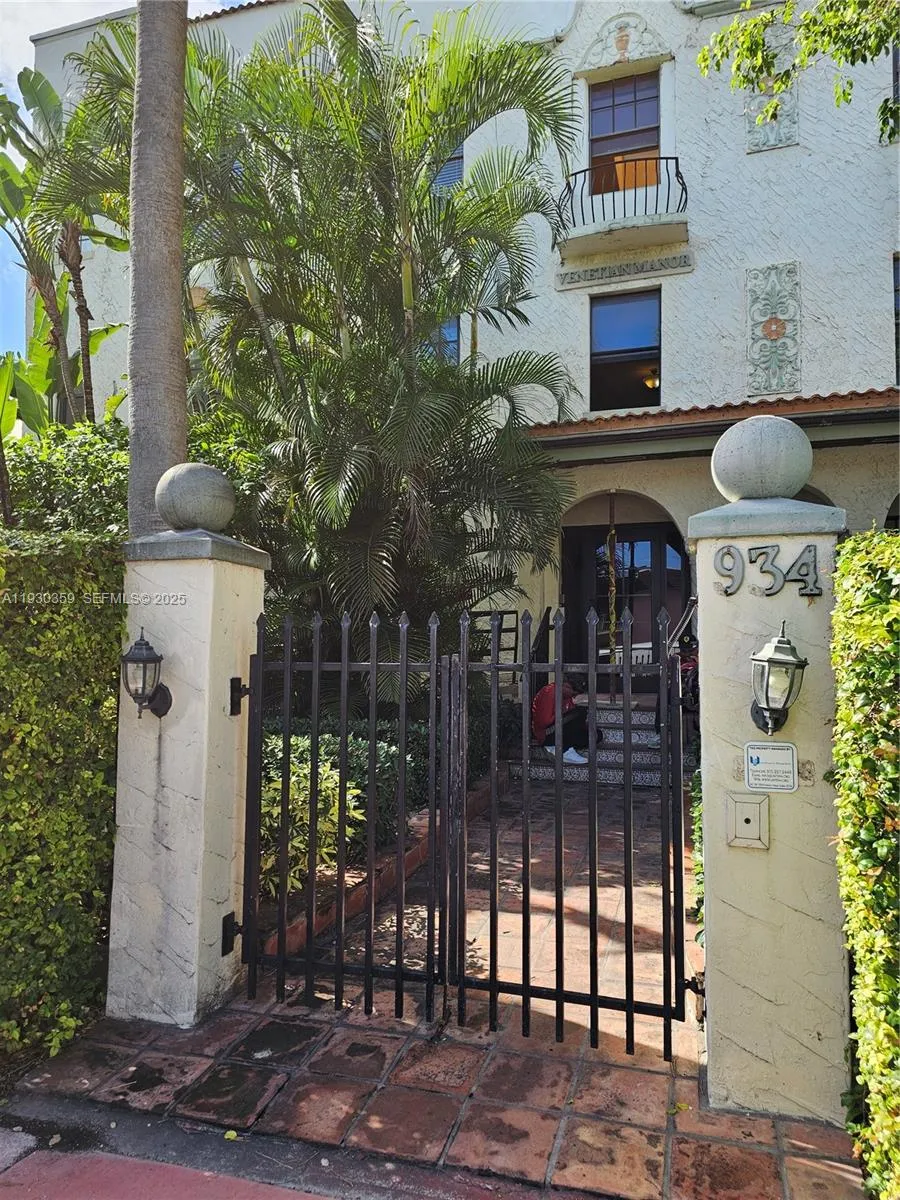 934 Michigan Ave # 302, Miami Beach FL 33139