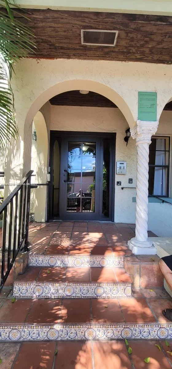 934 Michigan Ave # 302, Miami Beach FL 33139