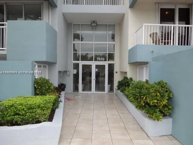 7832 Collins Ave # 403, Miami Beach FL 33141