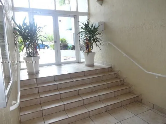 7832 Collins Ave # 403, Miami Beach FL 33141