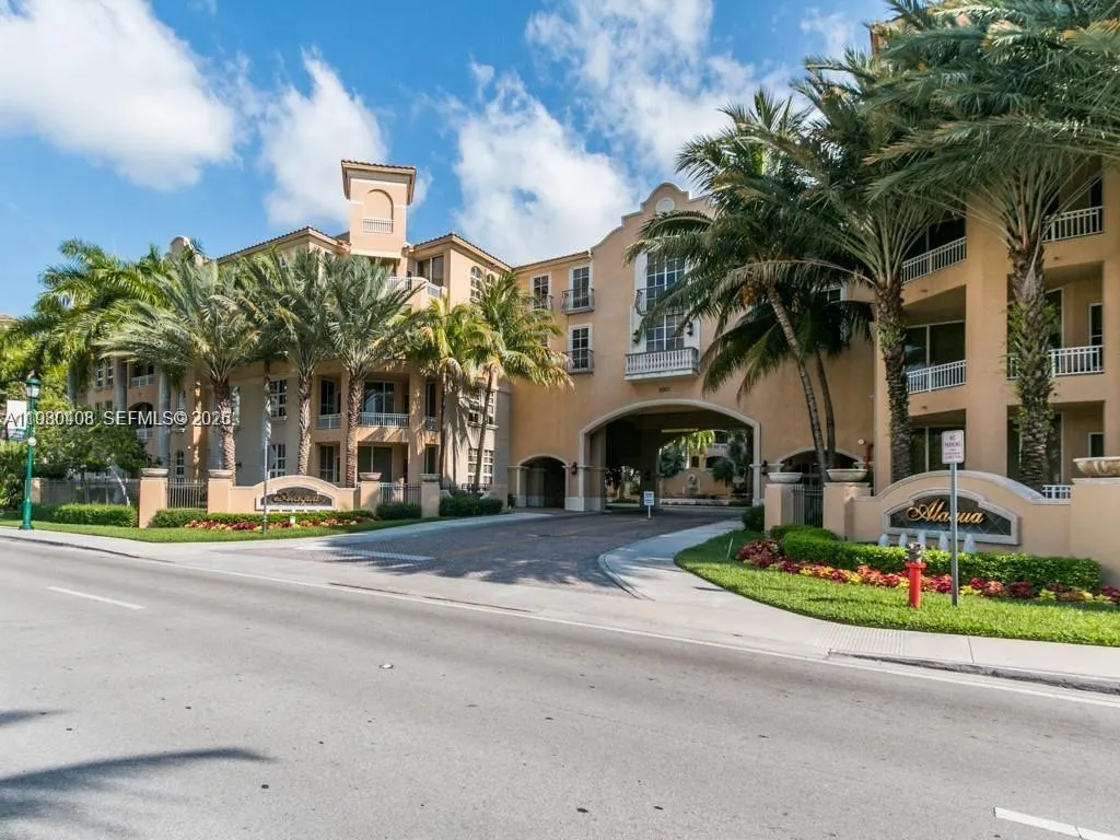 1 bedroom 1 bath for sale at 3001 NE 185th St # 418, Aventura FL 33180