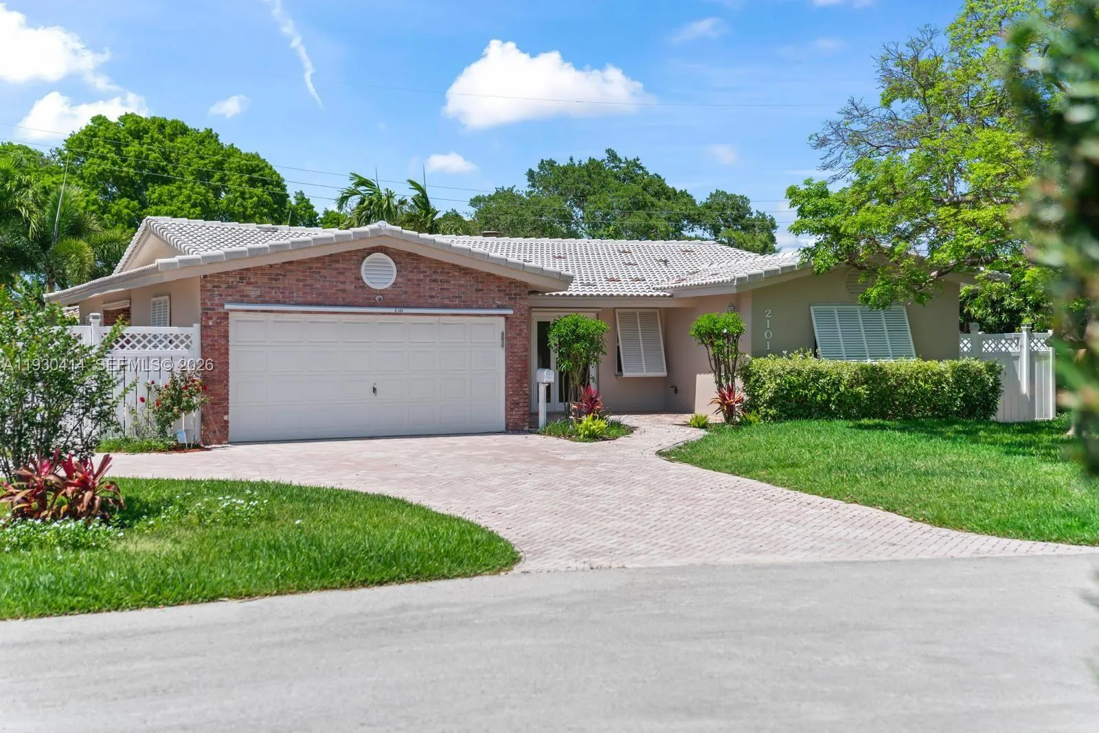 4 bedroom 3 bath for sale at 2101 NE 54th Ct, Fort Lauderdale FL 33308