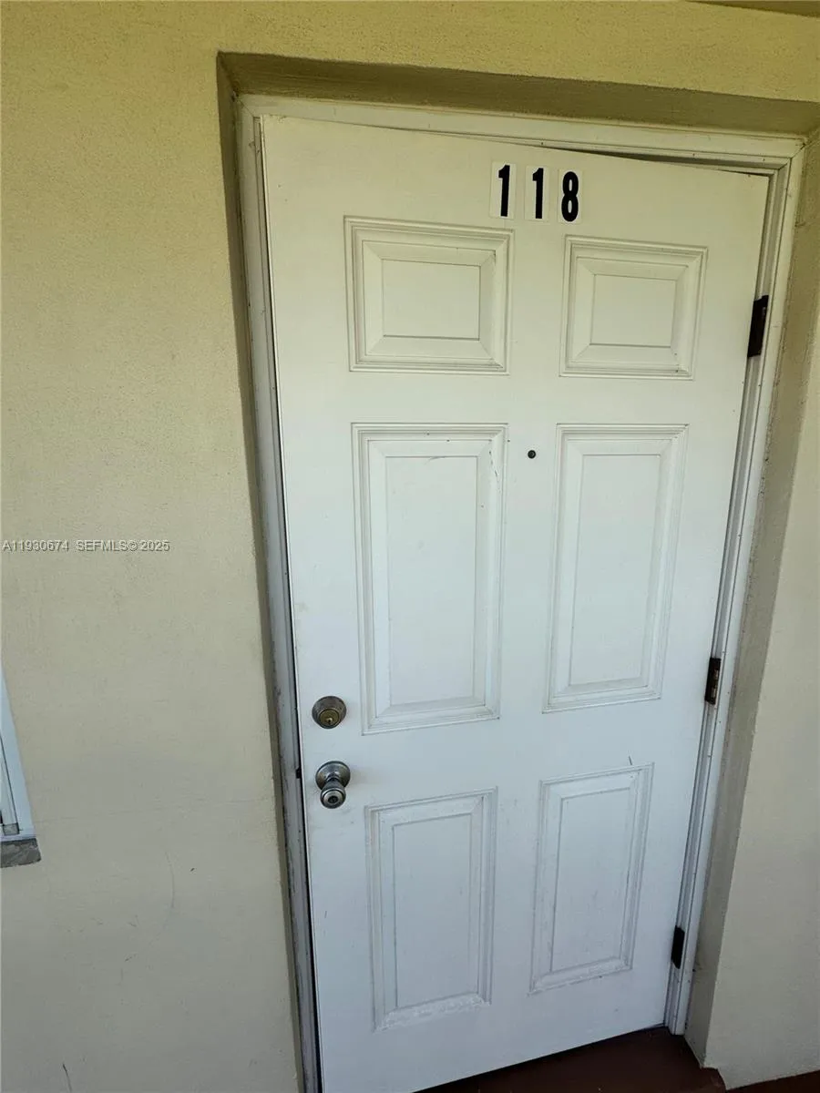 1 bedroom 1 bath for sale at 118 E Salisbury  E # 118, West Palm Beach FL 33417