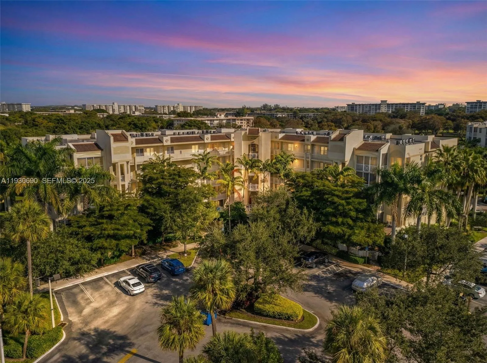 2 bedroom 2 bath for sale at 3600 Oaks Clubhouse Dr # 103, Pompano Beach FL 33069