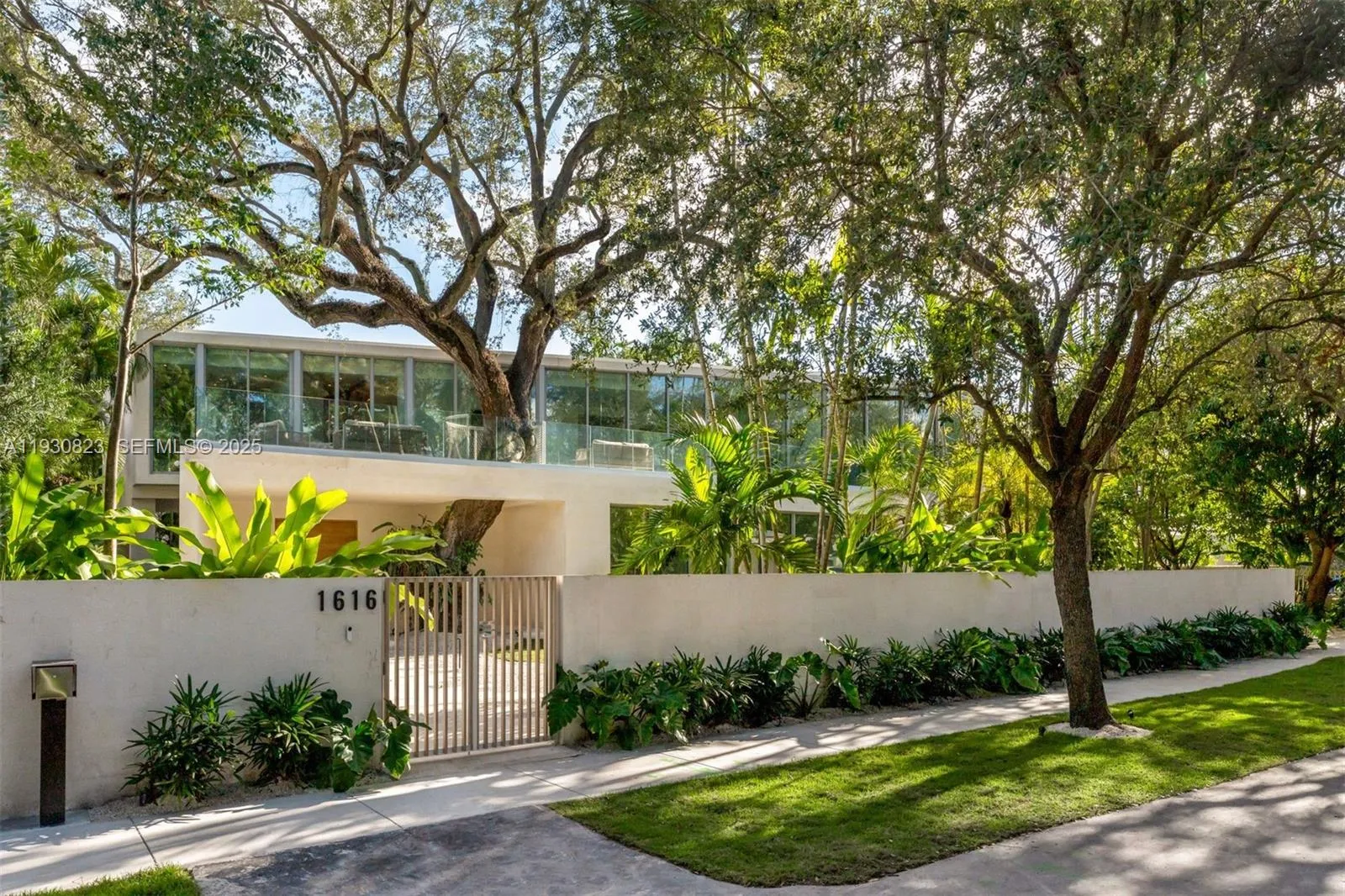 8 bedroom 8 bath for sale at 1616 Onaway Dr, Miami FL 33133