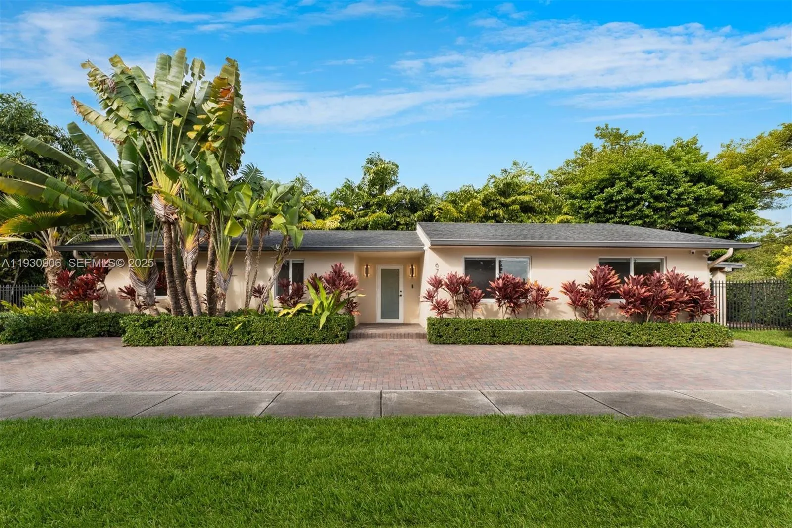 3 bedroom 3 bath for sale at 6701 SW 49th Ter, Miami FL 33155