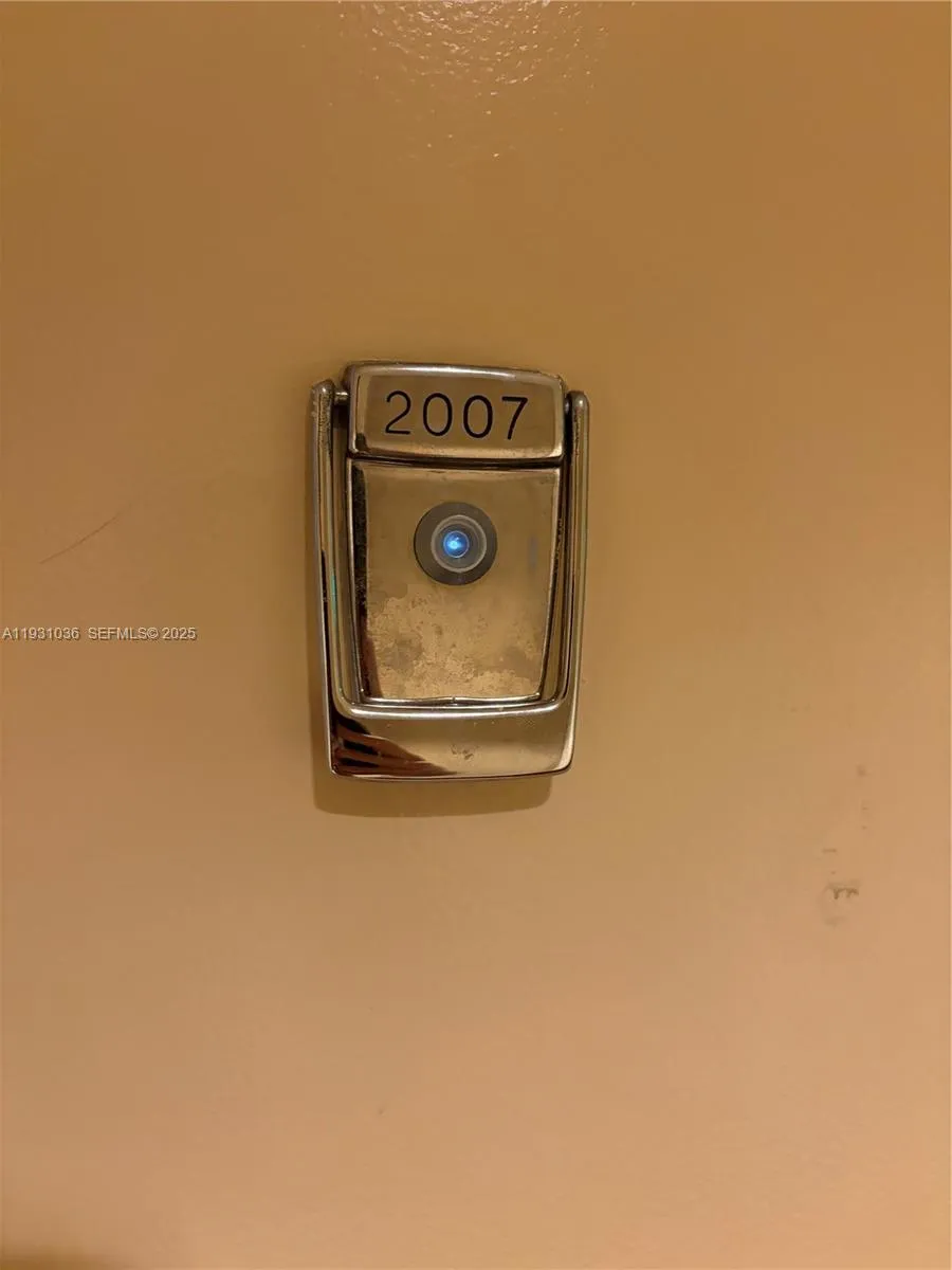 2 bedroom 2 bath for sale at 2475 Brickell Ave # 2007, Miami FL 33129