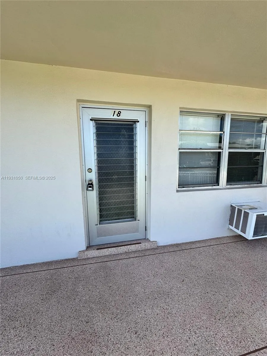 1 bedroom 1 bath for sale at 18 Hastings B # 18, West Palm Beach FL 33417