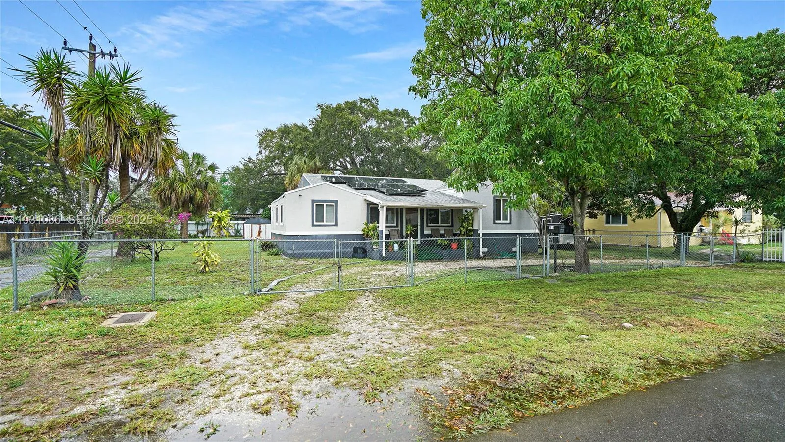 3 bedroom 2 bath for sale at 2615 NW 114th St, Miami FL 33167