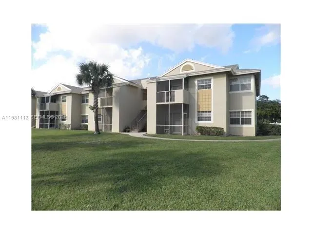 2 bedroom 2 bath for sale at 800 Cypress Park Way # J1, Deerfield Beach FL 33064