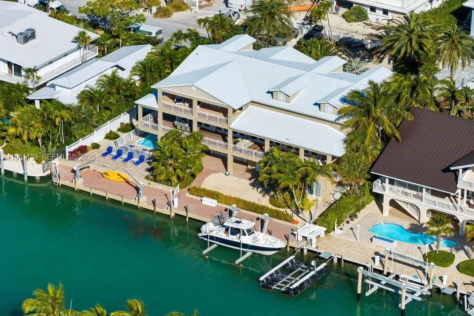 6 bedroom 5 bath for sale at 153 Stromboli Dr, Islamorada FL 33036