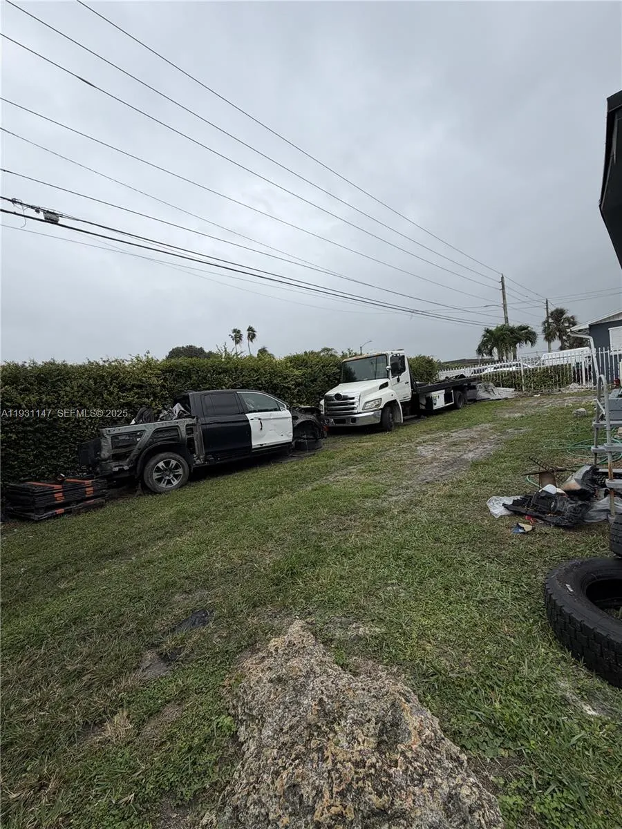 7200 SW 22nd St, Miami FL 33155