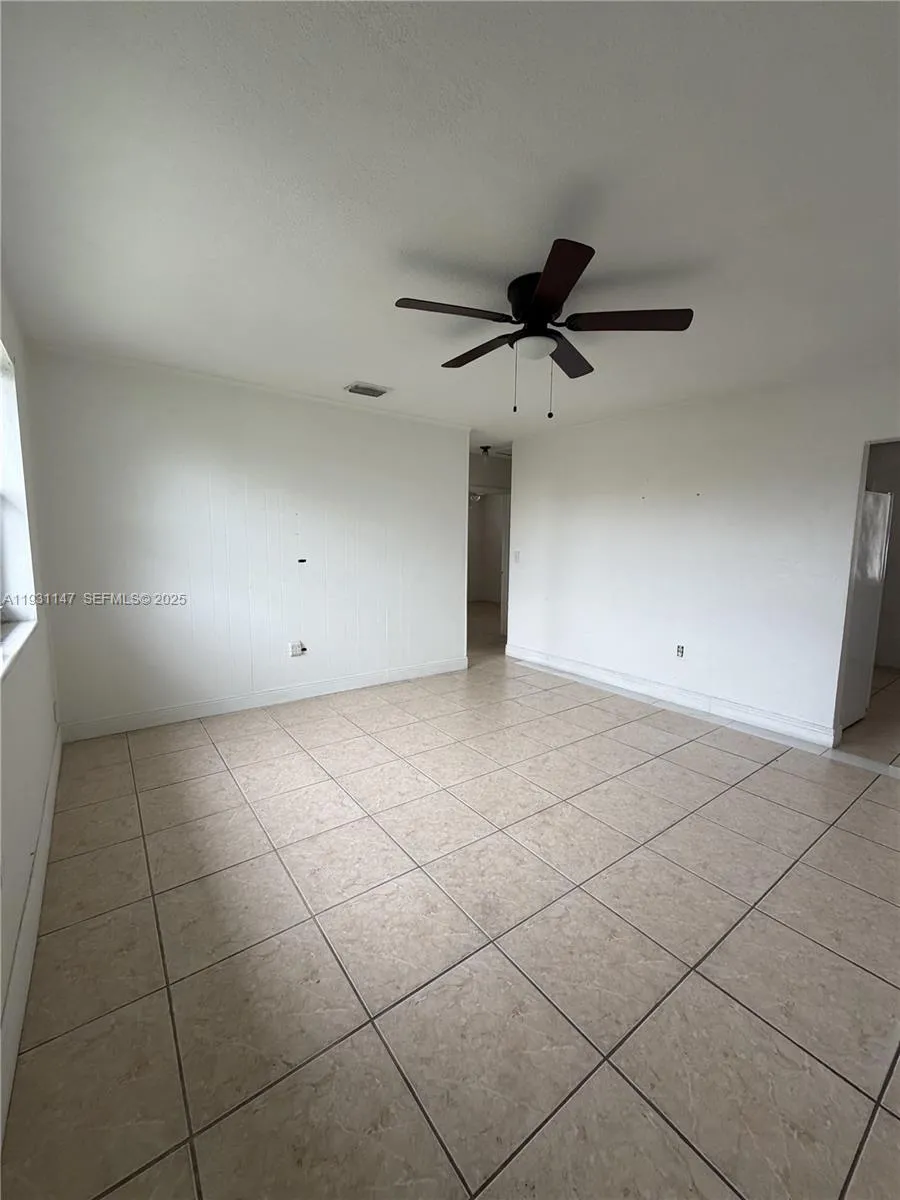 7200 SW 22nd St, Miami FL 33155